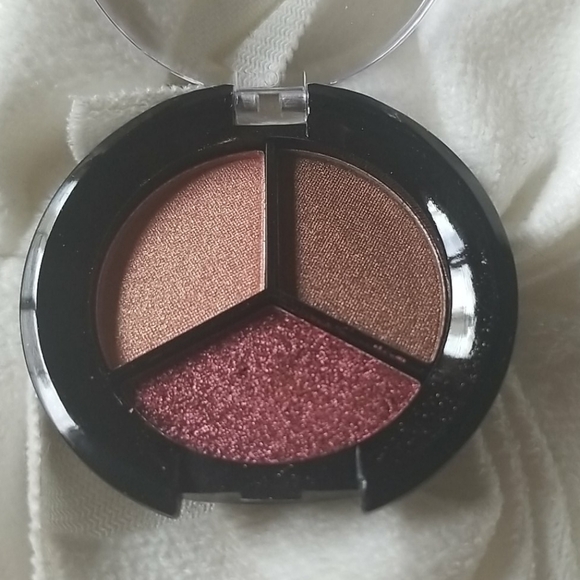 Model Co eyeshadow trio new in box - Picture 3 of 6